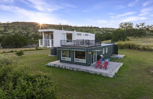 Pulga Apartment | Unique Shipping Container Home w Butte Mountain Views
