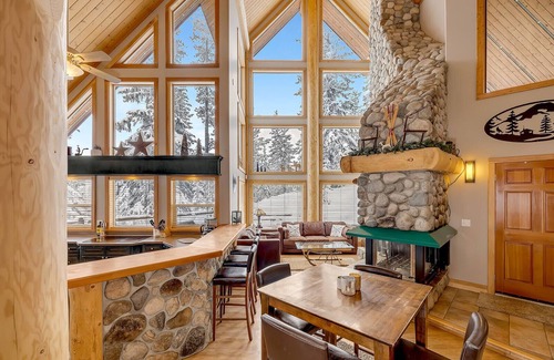 Okanagan-Similkameen Cabin | Unique ski cabin at Apex Mountain