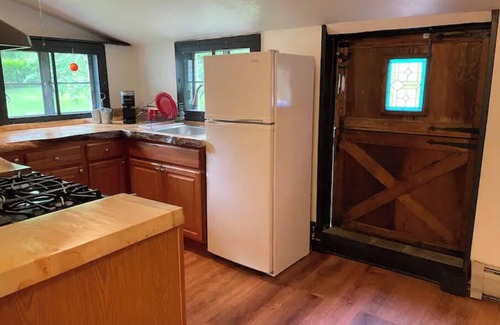 Wardsboro Cottage | Unique Ski cottage nestled between Mt. Snow & Stratton