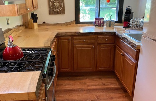 Wardsboro Cottage | Unique Ski cottage nestled between Mt. Snow & Stratton