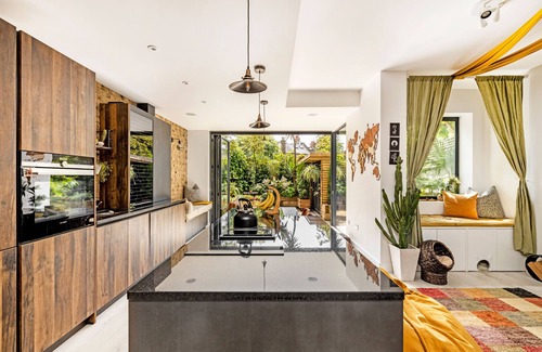 Dalgarno House | Unique Space, Sunny, Modern Design, 10 min to Portobello Rd