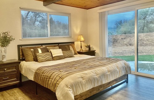 Ahwahnee House | Unique Space, Views, Pool, Fireplace, Close to Yosemite & Town