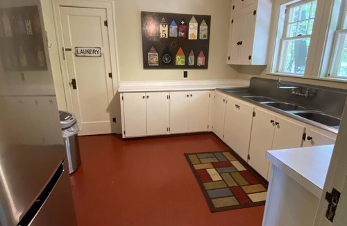 Elk Rapids House | Unique & Spacious 5-bedroom on Sandy Shores of of Elk Lake
