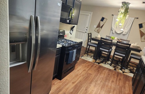 Houston House | Unique, spacious and well furnished 3-bedroom house in a quiet area of Houston.
