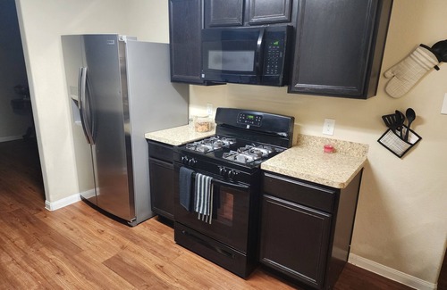 Houston House | Unique, spacious and well furnished 3-bedroom house in a quiet area of Houston.