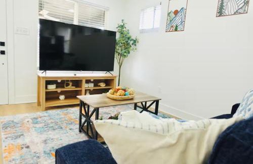 Near Eastside House | Unique Spacious Bungalow