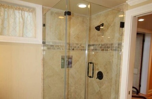 Carrollton Ski Chalet | Unique, Spacious, Streetcar Line, Artist's Quarters, Permit # 18STR-09431