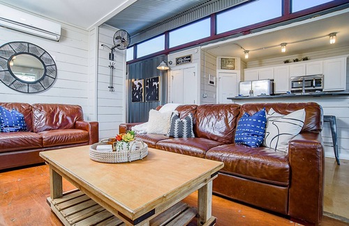 McQueeney Cabin | Unique Stay-Guadalupe River-Container Home