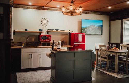 Merlin Apartment | Unique Stay Guest House | Cocktail & Tap-House