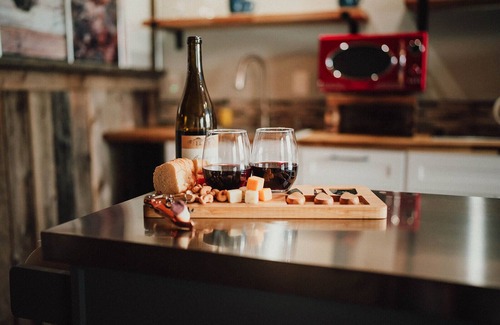 Merlin Apartment | Unique Stay Guest House | Cocktail & Tap-House