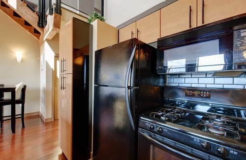 Downtown Victoria Condo | Unique style 2 bedroom 2 bath condo in Old Town Victoria