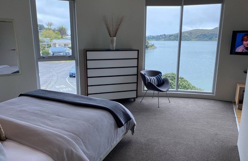 Raglan Apartment | Unique & stylish apartment in the former Golden Bay silo on Raglan Wharf
