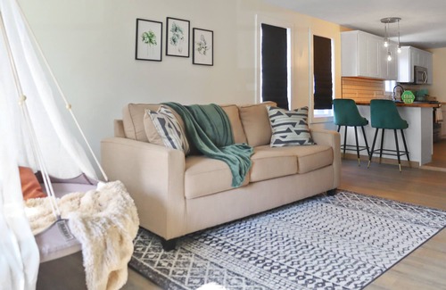 Black Rock Apartment | UNIQUE TiiPii Bed - Pets and Parking