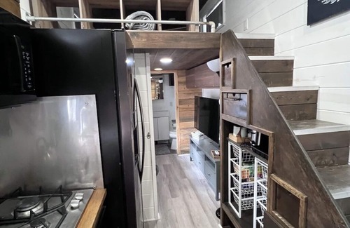 North Raleigh House | Unique Tiny Home Escape! Fully Equipped & Relaxing, Privacy-Fenced Outdoor Space
