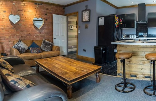 Loughborough Apartment | Unique Town Centre Apartment/Air Con/Private Roof Terrace/Jacuzzi/2 Bedrooms