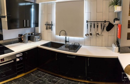 Loughborough Apartment | Unique Town Centre Apartment/Air Con/Private Roof Terrace/Jacuzzi/2 Bedrooms