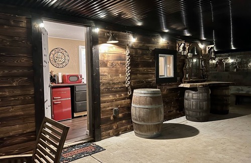 Damascus Apartment | Unique Underground Speakeasy With Hot Tub