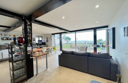 Ronce-les-Bains Villa | Unique villa with direct beach access, shops on foot.