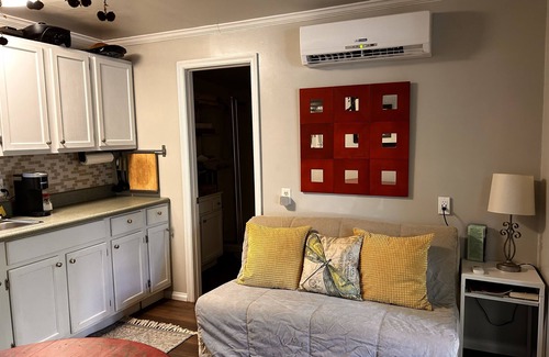 Fanning Springs Cottage | Unique Waterfront Small Cottage