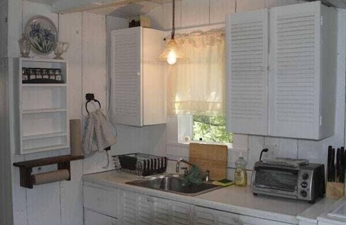 North Truro Cottage | Unique Waterfront Artist Cottage