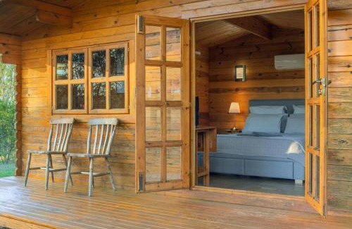 Frankland River Ski Chalet | Unique Wooden Cabin for Couples - Frankland River Cabin