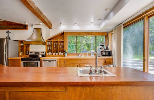 Newtown House | Unique Woodland Retreat w/ 5 Bedrooms & 50 Private Acres