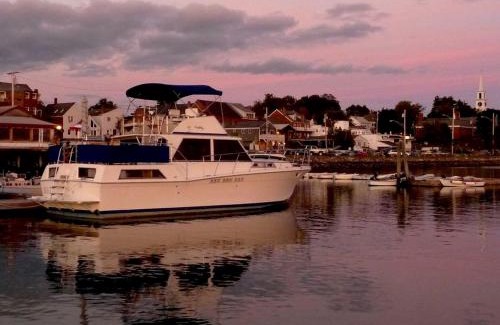 Damariscotta Boat Rental | Unique Yacht Rental in a Peaceful Setting on Damariscotta River, Maine