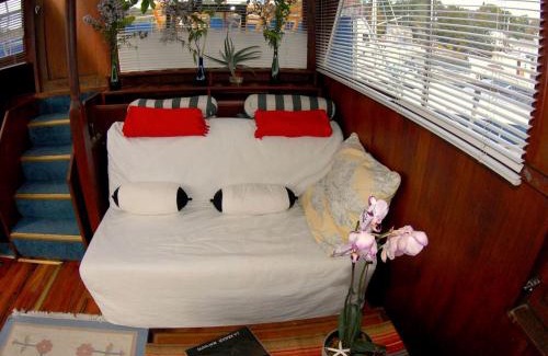 Damariscotta Boat Rental | Unique Yacht Rental in a Peaceful Setting on Damariscotta River, Maine