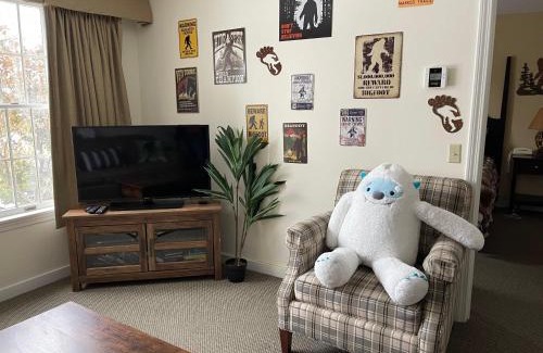 Hancock Apartment | Unique Yeti-Theme Ski On Off Suite Jiminy-Sleeps 4