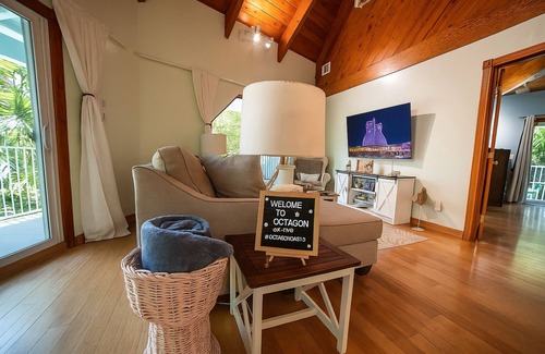 Davie House | Uniquely Beautiful Octagon Oasis- Mins away from the Hard Rock Hotel and Beaches