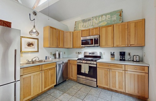 West Tisbury House | Uniquely designed island retreat with fast WiFi & private W/D - dogs welcome