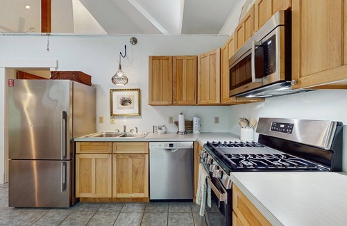 West Tisbury House | Uniquely designed island retreat with fast WiFi & private W/D - dogs welcome