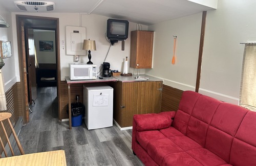 Orange Prairie Apartment | Uniquely Quaint Santa Fe Train Caboose 4