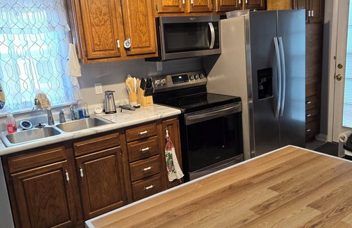 Owensboro House | Uniquely remodeled 3 bdrm 1 bth home in safe area! Fenced in with a large deck!