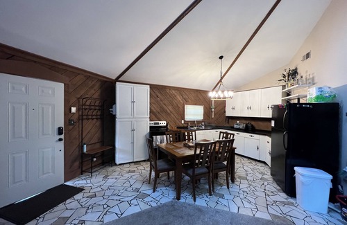 Monticello Cottage | Uniquely styled octagon shaped home. Just 2 miles to the lake