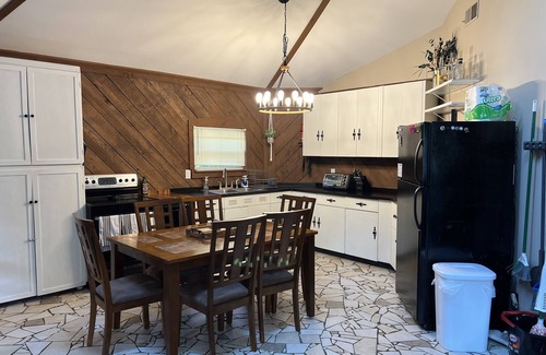 Monticello Cottage | Uniquely styled octagon shaped home. Just 2 miles to the lake