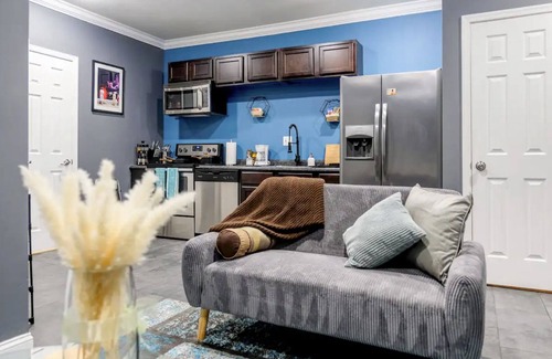 Southeast House | Uniquely Styled Private Suite