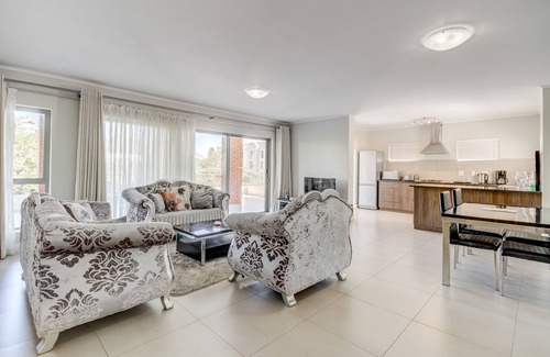 Century City Apartment | UniqueStay Mayfair Luxury Apartment