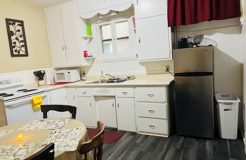 Niagara Falls Apartment | Unit# 1 Apartment, 2 Bedrooms,one bathroom 5 minutes from Niagara Falls