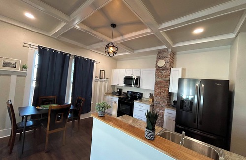 Globe Apartment | Unit 1 - Copper - Pinal Creek East - private yard - wifi - central location