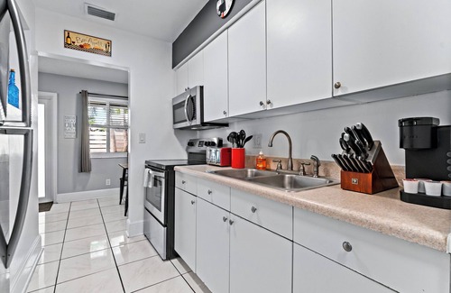 Middle River Terrace Apartment | Unit 1 - Cozy apartment in Fort Lauderdale