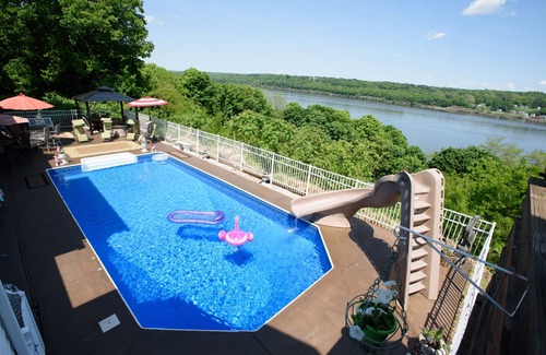Town of Lloyd Apartment | Unit 1 Hudson RiverView Sleeps 4 4213344- Queen Bedroom 1 pullout