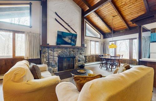 Killington House | Unit 1 - Retro Ski Chalet