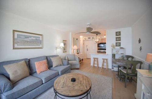 Northeast Virginia Beach Apartment | Unit 1405 Virginia Beach