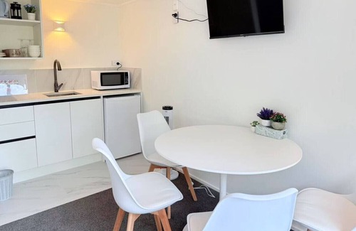 Rotorua Hotel | Unit 2, Fenton Summer Lodge