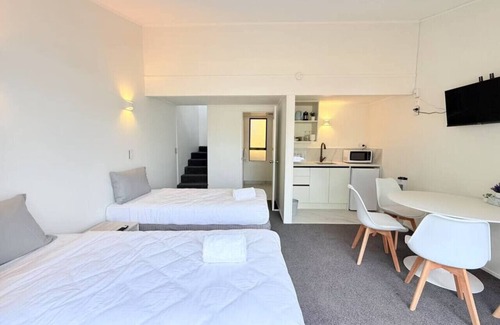 Rotorua Hotel | Unit 2, Fenton Summer Lodge