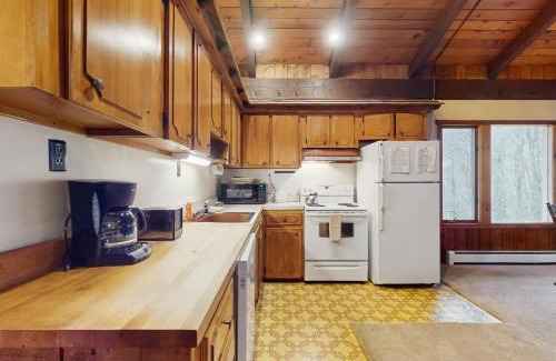 Killington House | Unit 2 - Retro Ski Chalet