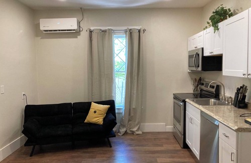 Globe Apartment | Unit 2 - Silver - Pinal Creek East - wifi - king bed