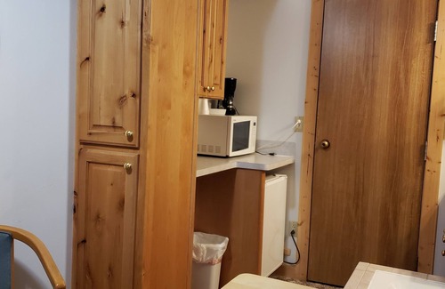Island Park Hotel | Unit 21 Hotel Room near Yellowstone