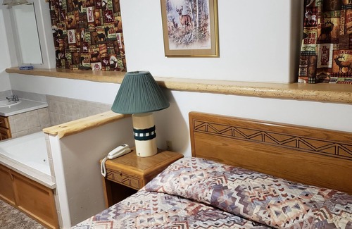 Island Park Hotel | Unit 21 Hotel Room near Yellowstone